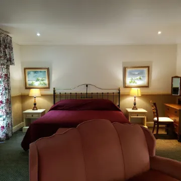 Sherwood's Country House