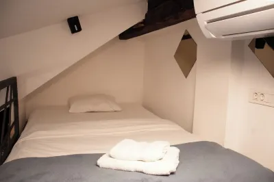 Steep-Climb Attic Studio w Floor Heating 55'' TV, Washer & Dryer Hotels in Maksimir