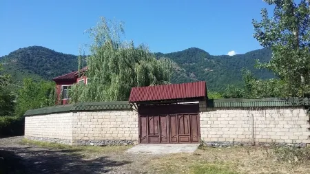 There are 4 bedrooms and 2 living rooms. Отели в г. Габала