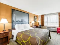 Super 8 by Wyndham Sturtevant/Racine Hotels in Raymond