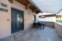 Flower magic on Lake Mondsee 몬드시 호텔