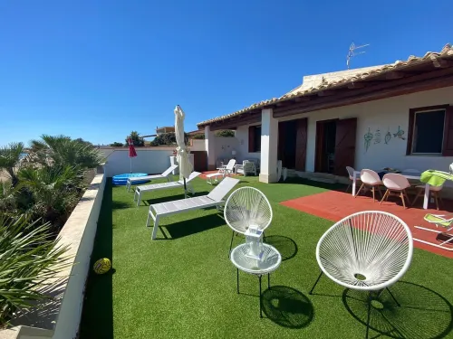 The House on the Beach: Dimora Elma فنادق في Reitani