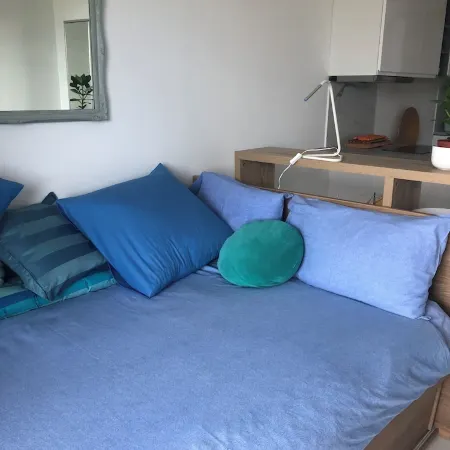 Studio flat in private road with magnificant balcony view of Cap Ferrat Отели рядом с достопримечательностью «Soneva»