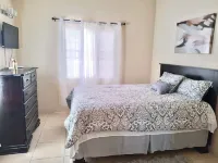 Charming 2-bedroom house with WiFi, AC in Phoenix Park Portmore. Hotels in Hellshire
