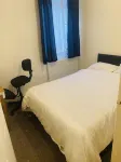 Beautiful portable single room in an apartment Hotels in Bury