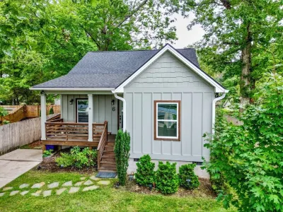 Minutes From Downtown Asheville! Hotels near Charles D Owen Park