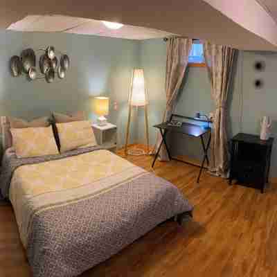 Country Roads Dwelling! Rooms