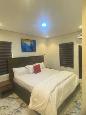 Luxury & Modern Self Check-In Apts near Airport M04a