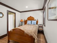The Williams - luxe 2-bedroom cottage w/onsite parking in downtown Jacksonville Hotels in Jacksonville