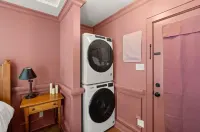 The Monarch - charming cottage in prime downtown Jacksonville w/AC + luxury bath