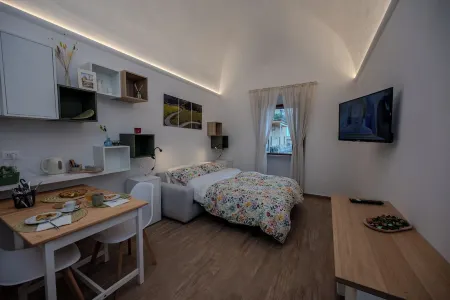 Volterra view - downtown on foot. Studio apartment with a view in the historic center. Отели в г. Вольтерра