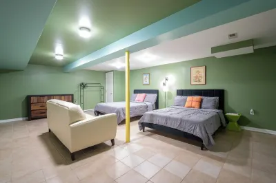 Spacious 4-bedroom house in amazing Silver Spring with WiFi, AC Các khách sạn gần Sanctuary Court Connector Trail