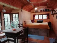 Circus wagon star tent with sauna. Very spacious with pavilion. Hotels in Windeck