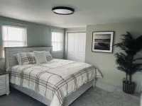 Charming 2-bedroom house in the Walkable Hammondsport Village near Keuka Lake! Hotels in Hammondsport