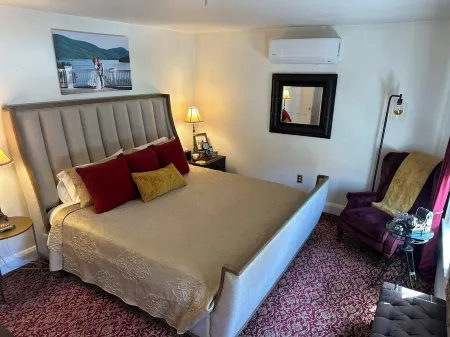 BELMONT GETAWAY ONE BLOCK TO TRACK! Horseplayers Wanted!