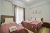 A comfortable home-away-from-home apartment, close to everything.