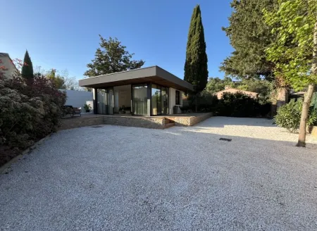 Lodge Contemporain Avec Jacuzzi en Provence Verte