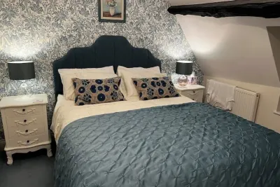 Yew Tree Cottage 1676 Hotel in zona Wycliffe College