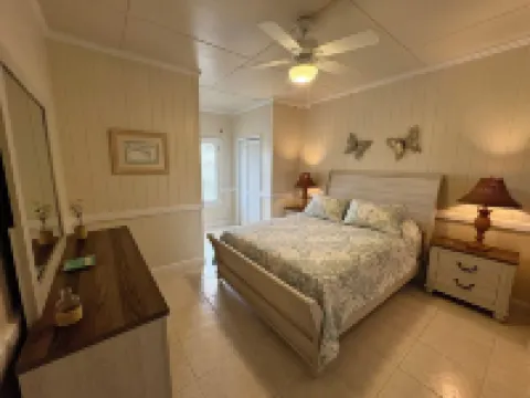 Calypso Cottage: Spacious 3Br/3.5Ba house with amazing views and private dock Hotels in 