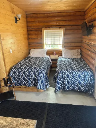 Newly listed modern studio Cabin Near Downtown Tok