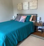 Charming one-level retreat near Philly with private yard, kid/pet friendly Hotels in Broomall