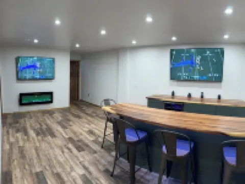 4-bed Cabin- ATV/UTV trail access from the driveway with a bar/covered patio 斯蒂芬森酒店