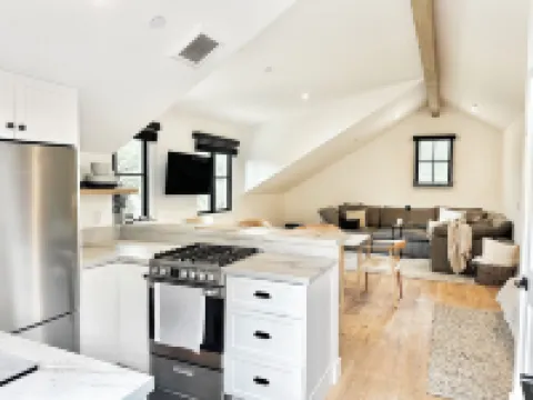 Newly built designer guesthouse nestled in Santa Barbara’s Sycamore Canyon.