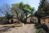 Cozy farmhouse surrounded by greenery, just 25 minutes from the center of Rome. Hotels in Sacrofano