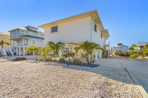 Beautiful 3/3 Island Retreat with Heated Pool, Dock & Private Boat Ramp.