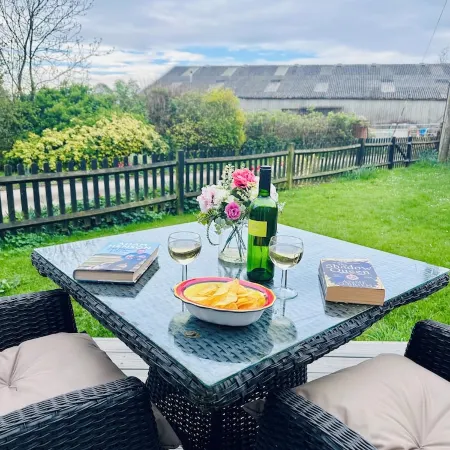 Charming 2BD Country Bungalow on Working Farm in Kent Countryside Отели рядом с достопримечательностью «Мидкент Колледж Мейдстон Кампус»