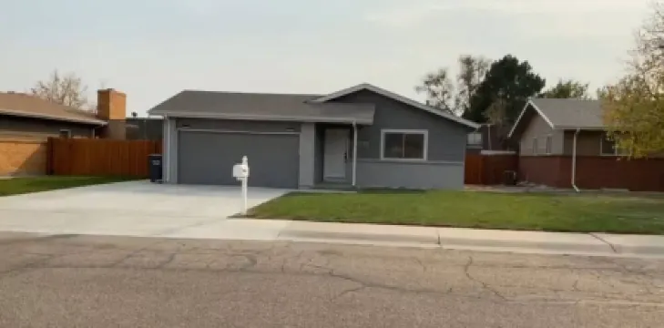 Spacious 5-bedroom house in marvelous Greeley with AC, WiFi