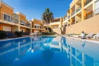 Bright and modern 2 Bed Apartment in Vale de Parra Hotels in Pera