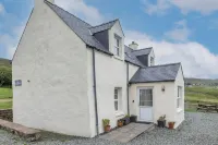 Charming cottage in lovely Glendale, Isle of Skye. 2 bed, 2 ensuite 코랄 비치 주변 호텔