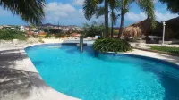 Villa mit 3 Apartments - Pools