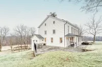 Waterfront catskills farmstay in a 19th Century historic home on an Alpaca Farm