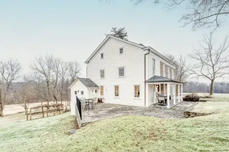 Waterfront catskills farmstay in a 19th Century historic home on an Alpaca Farm