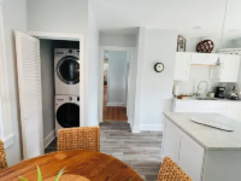 Magnolia Wind elegant 3 BR 1BA loft apartment park for free and walk downtown