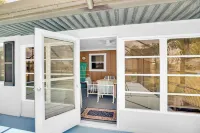 Newly remodeled house, 5 minutes from Indian River and 20 minutes from the ocean