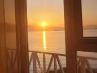 Beachfront Bliss in Portmore 2BR with Ocean Views & Modern Comfort, pool access