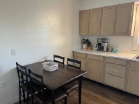 Charming 2-bedroom house with WiFi and AC in Carthage 迦太基酒店