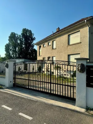 Dynasty Jungle Home Spa Jacuzzi Hôtels à : Holtzheim