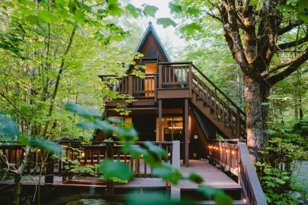 Whispering Timber by Stay in Nest -A Frame/Hot Tub