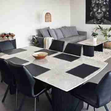 family home with big pool Others