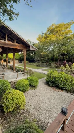 Tiny House in Authentic Japanese Koi Garden in Florida Отели в г. Хомстед