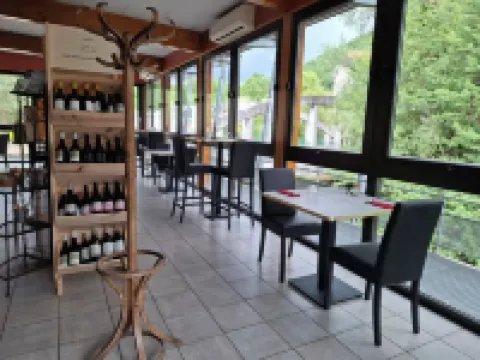 Logis Hotel Restaurant Auberge les Rives de l'Arzon Hotels in Vorey