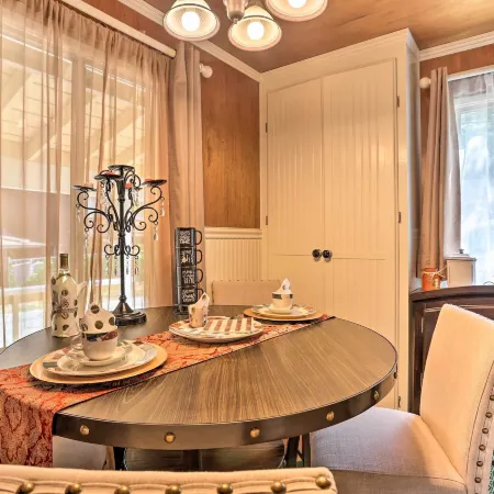 Cozy Crestline Cabin, Close to Lakes, Parks!