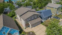 Close to Beach, Spacious Interior and Exterior, Panoramic Lake, Park, City Views