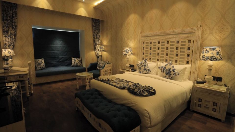 THE ROYAL VENETIAN