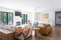 Family Retreat on South Cove of Lake Keowee; Private Dock; ~ 10 Mi from Clemson