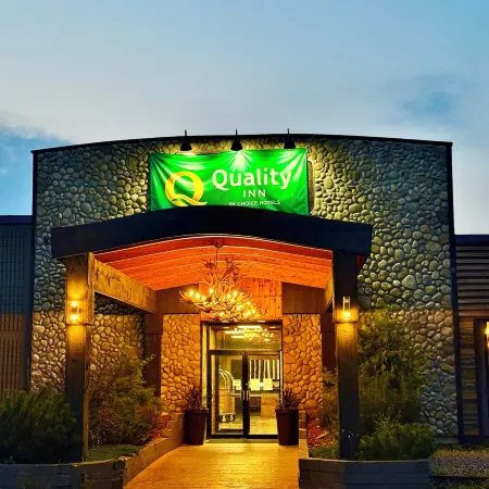 Ramada by Wyndham Copper River Inn